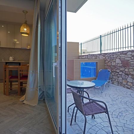 Semiramis Suites With Pool Kalamáta Eksteriør bilde