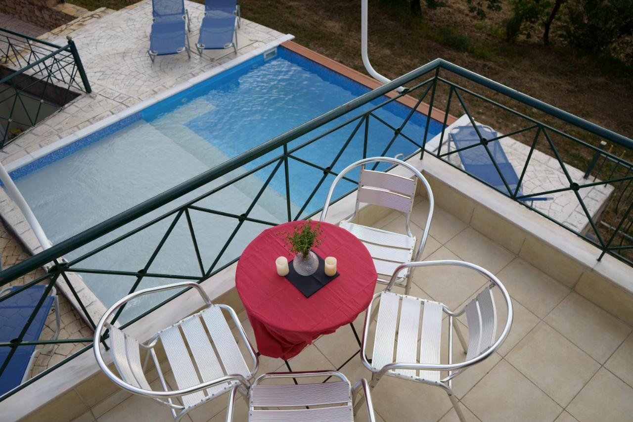 Semiramis Suites With Pool Kalamáta Eksteriør bilde