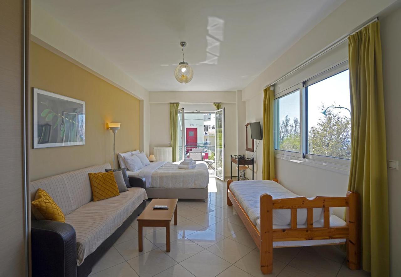 Semiramis Suites With Pool Kalamáta Eksteriør bilde