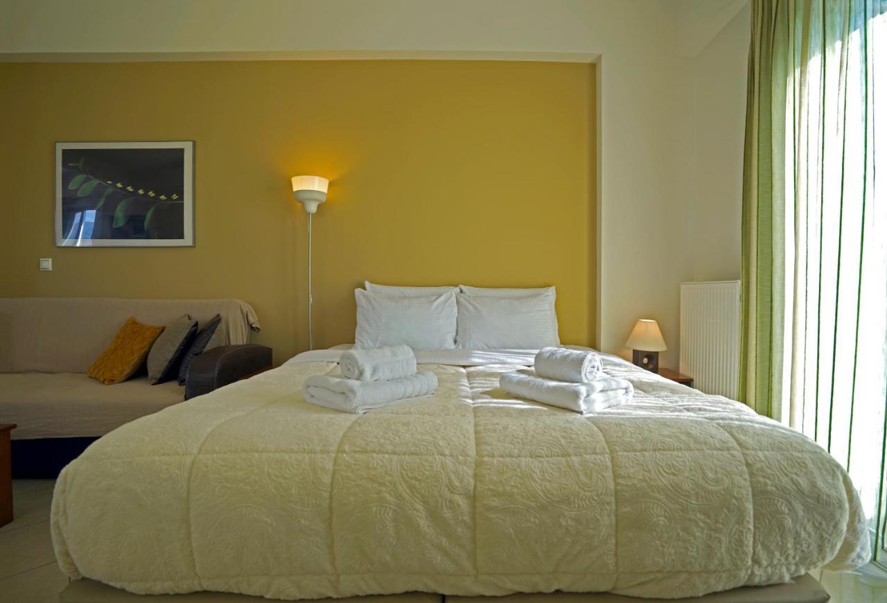Semiramis Suites With Pool Kalamáta Eksteriør bilde