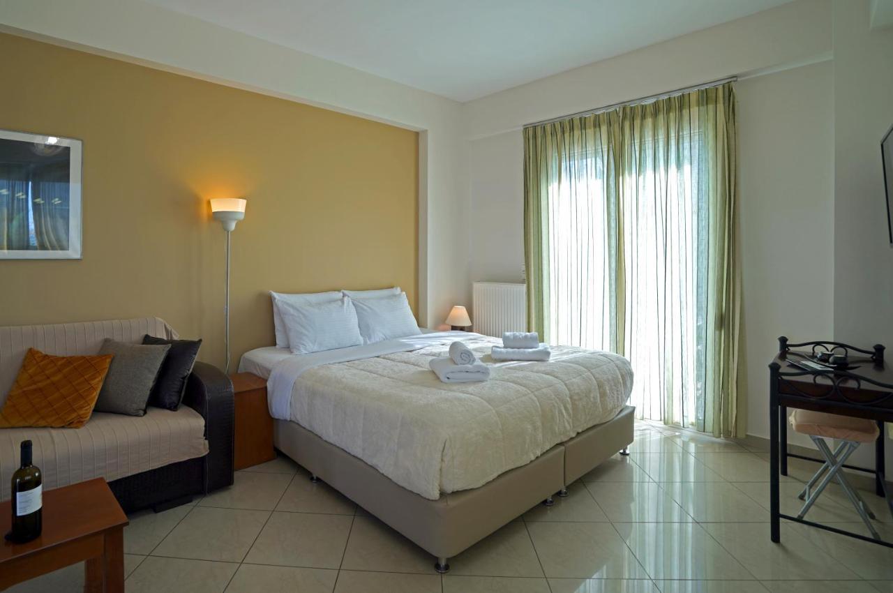 Semiramis Suites With Pool Kalamáta Eksteriør bilde