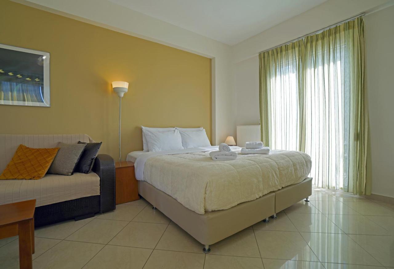 Semiramis Suites With Pool Kalamáta Eksteriør bilde