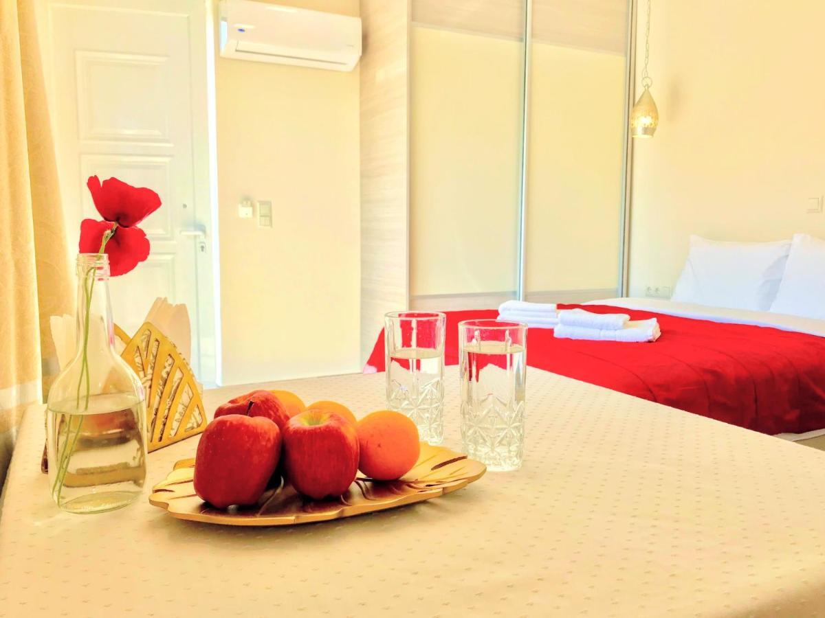 Semiramis Suites With Pool Kalamáta Eksteriør bilde